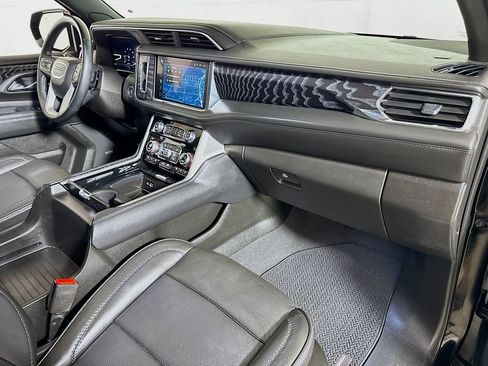 Used 2023 GMC Yukon XL Denali AWD/4WD image 31