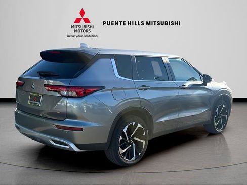 Used 2023 Mitsubishi Outlander ES image 5