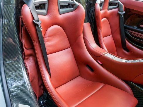 Used 2004 Porsche Carrera GT RWD image 19