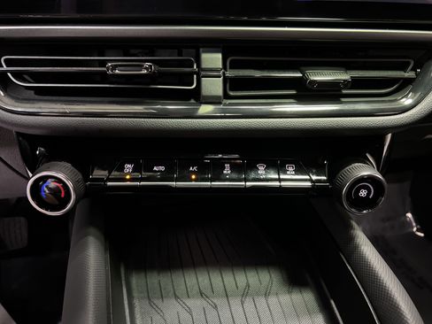 Certified 2024 Chevrolet Equinox EV RS image 20