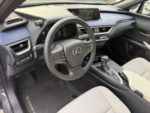 Used 2022 Lexus UX 200 image 12
