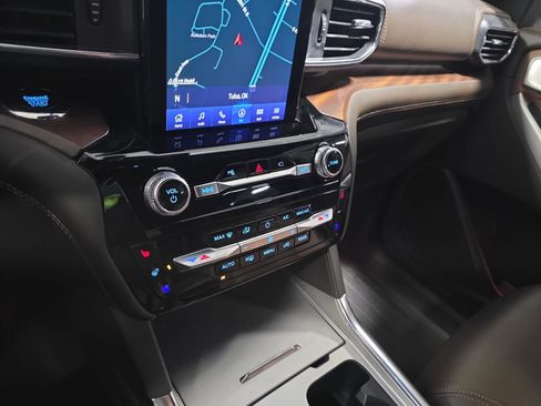 Used 2023 Ford Explorer King Ranch w/ Technology Package image 24