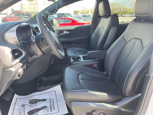 New 2026 Chrysler Voyager LX image 12