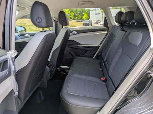 New 2026 Volkswagen Taos SE FWD image 14