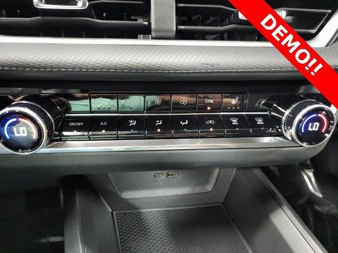 New 2026 Chevrolet Equinox LT w/ Convenience Package II image 3