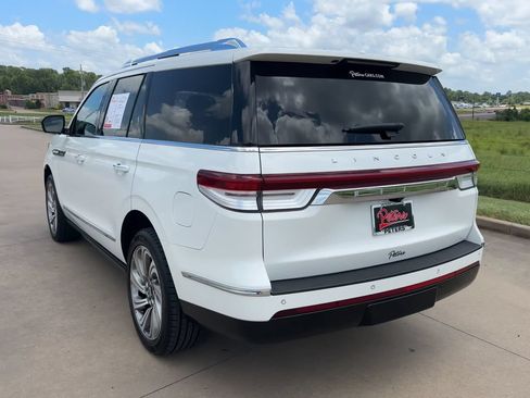 Used 2023 Lincoln Navigator Reserve AWD/4WD image 7