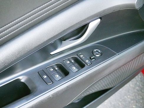 Certified 2025 Hyundai Elantra SEL image 22