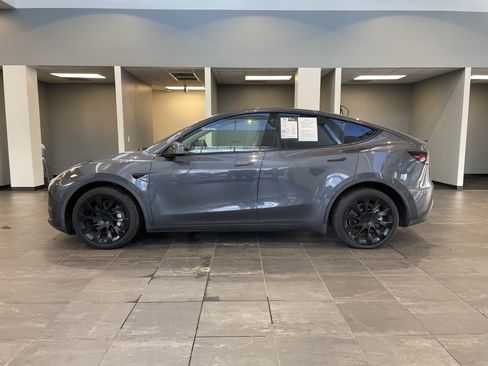 Used 2022 Tesla Model Y Long Range AWD/4WD image 8