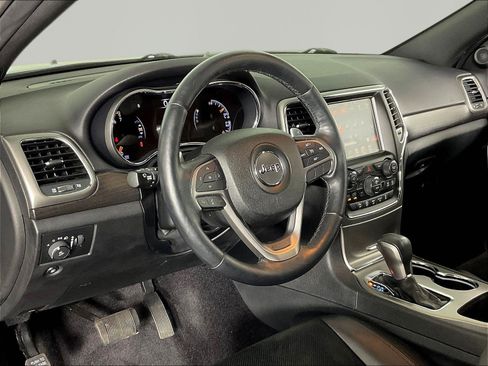 Used 2017 Jeep Grand Cherokee Altitude AWD/4WD image 16