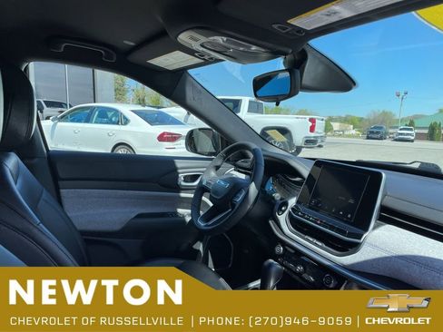 Used 2025 Jeep Compass Latitude AWD/4WD image 28