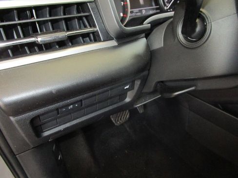 Used 2024 Mitsubishi Outlander SE image 26