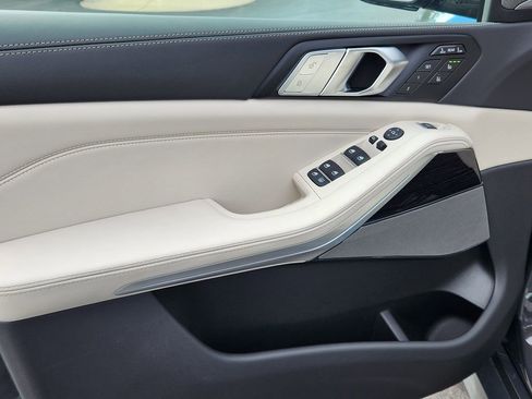 New 2026 BMW X7 M60i image 8