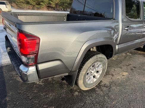 Used 2018 Toyota Tacoma SR5 image 15