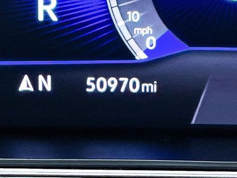 Used 2022 Volkswagen Tiguan SE R-Line image 34