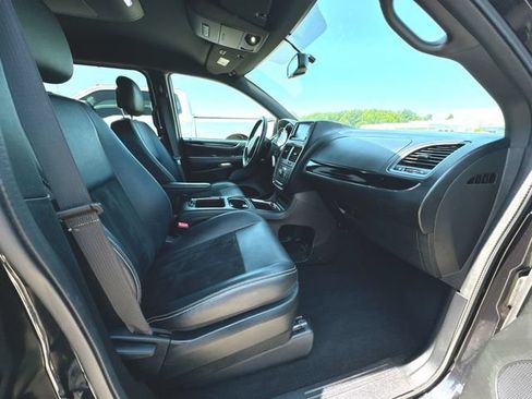 Used 2016 Dodge Grand Caravan SXT FWD image 27