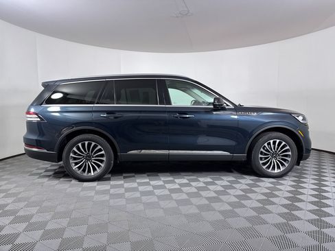 Used 2023 Lincoln Aviator Reserve w/ Elements Package Plus AWD/4WD image 12