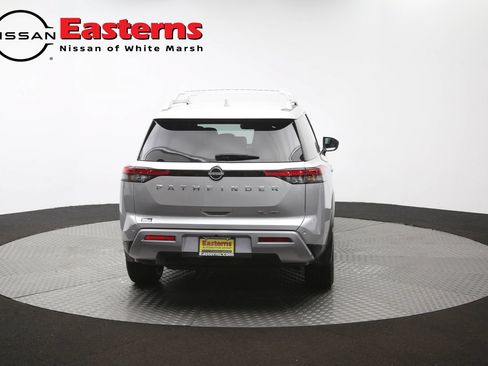 Used 2023 Nissan Pathfinder SL AWD/4WD image 39
