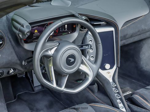 Used 2026 McLaren 750S Spider RWD image 25