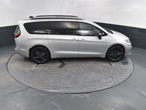 New 2026 Chrysler Pacifica Limited image 53