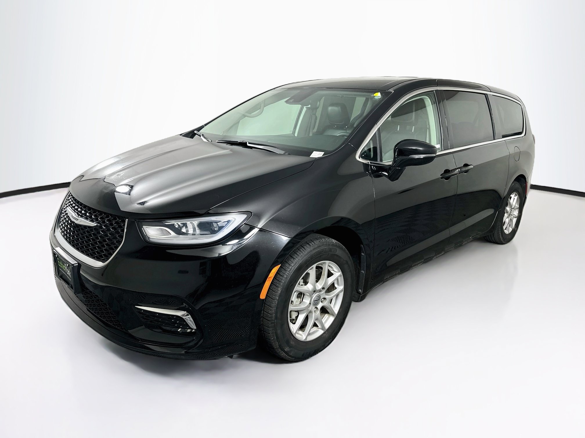 Used 2024 Chrysler Pacifica Touring-L FWD image 3