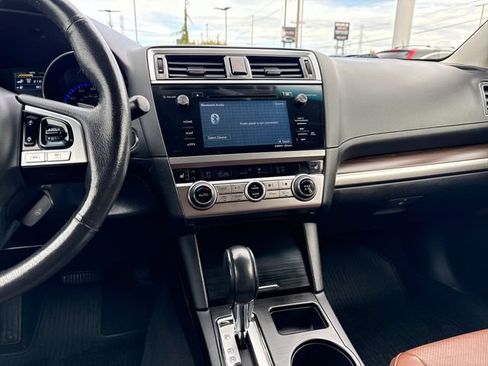 Used 2017 Subaru Outback 2.5i Touring w/ Popular Package #5A AWD/4WD image 19