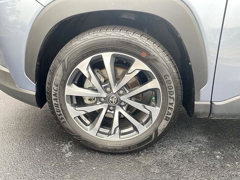 Certified 2025 Toyota Corolla Cross XLE image 8