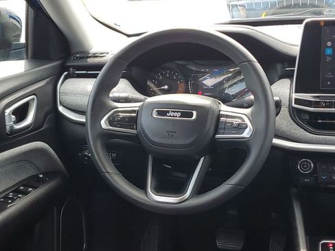 Used 2022 Jeep Compass Latitude FWD image 24