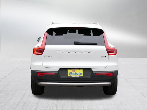 Used 2025 Volvo XC40 B5 Core AWD/4WD image 6