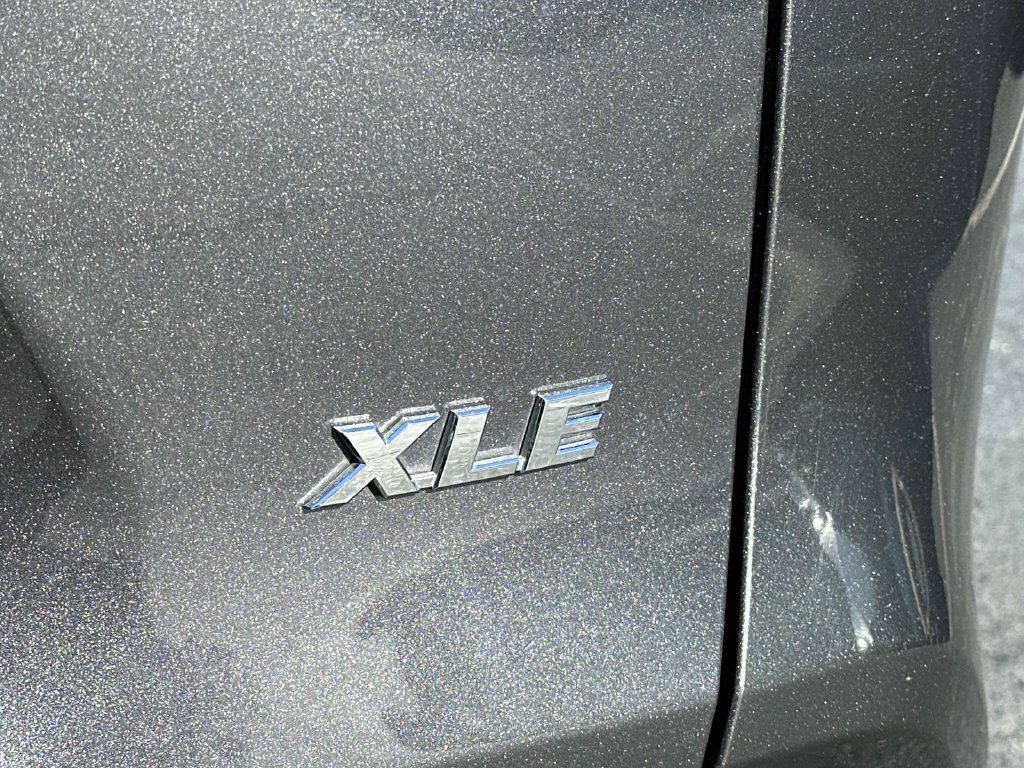Used 2019 Toyota RAV4 XLE FWD image 9