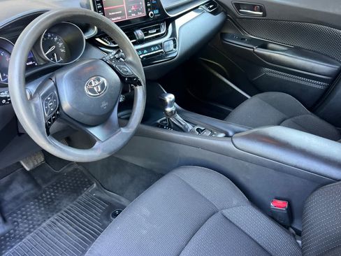 Used 2019 Toyota C-HR LE FWD image 11