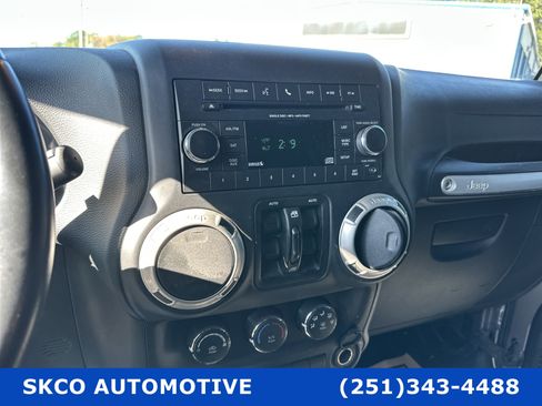 Used 2017 Jeep Wrangler Unlimited Sahara w/ Connectivity Group image 16