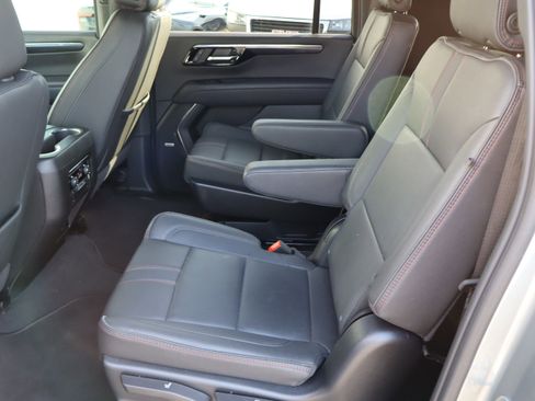 Used 2025 Chevrolet Suburban RST w/ Comfort Package image 33