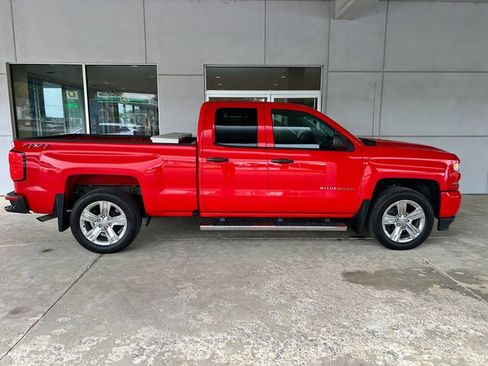 Used 2019 Chevrolet Silverado 1500 Custom w/ Custom Convenience Package AWD/4WD image 6