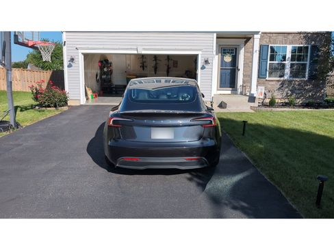 Used 2024 Tesla Model 3 Standard Range RWD image 4