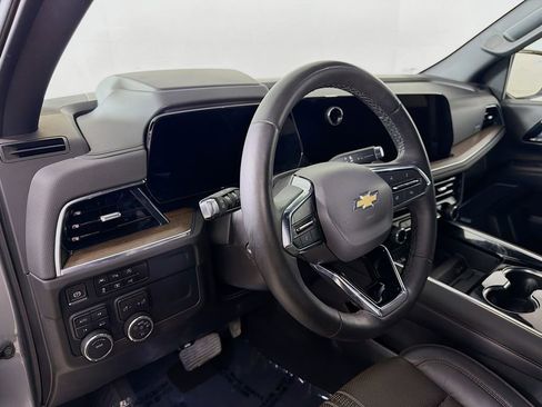 Used 2025 Chevrolet Suburban High Country AWD/4WD image 10