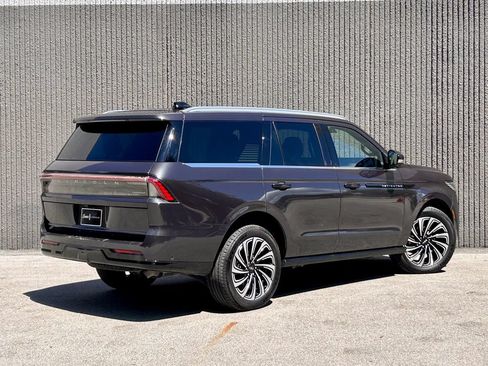 Certified 2025 Lincoln Navigator Black Label AWD/4WD image 6