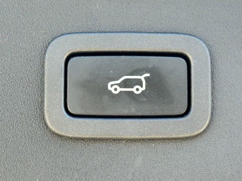 Used 2019 Jaguar E-PACE R-Dynamic SE image 12