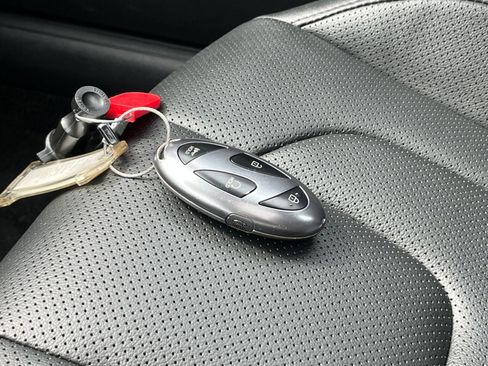 Used 2025 Hyundai Elantra Limited image 21