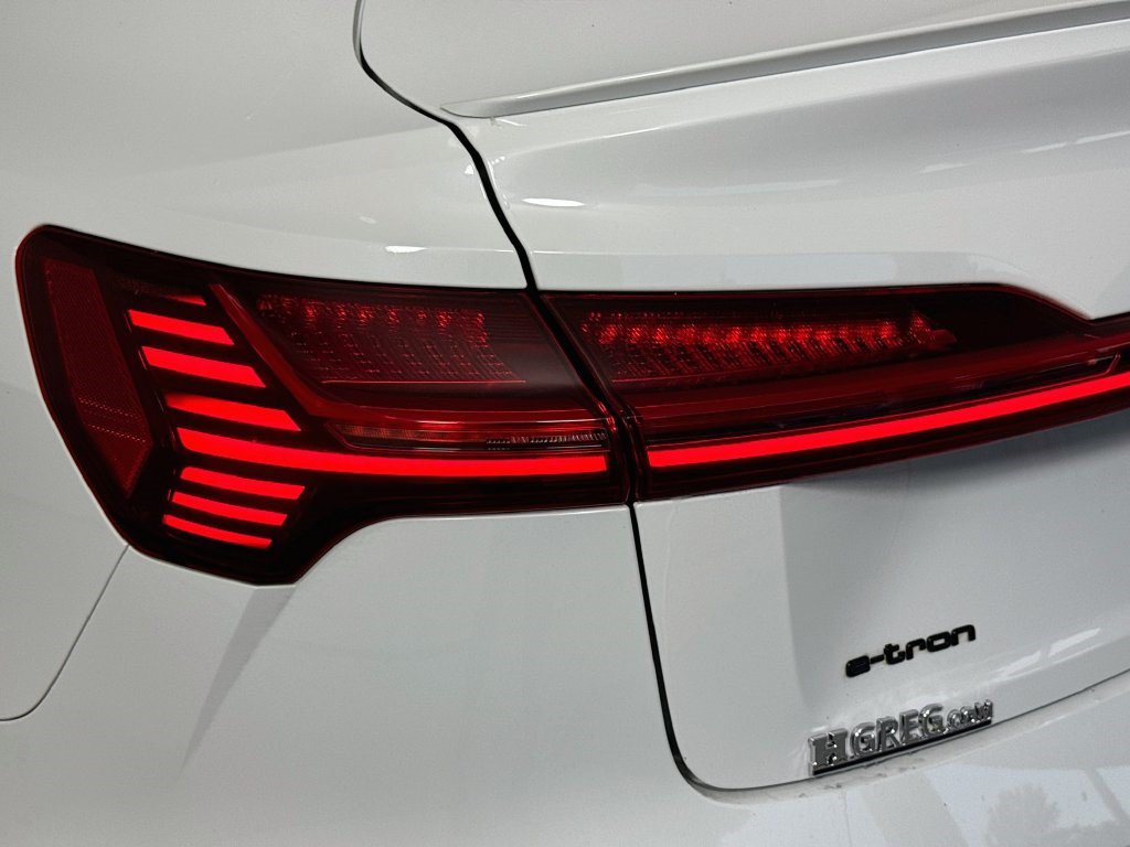 Used 2022 Audi e-tron Premium Plus w/ Premium Plus Package AWD/4WD image 35