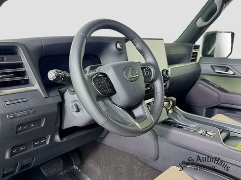 Used 2025 Lexus GX 550 AWD/4WD image 9