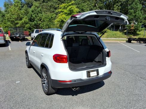 Used 2017 Volkswagen Tiguan SEL FWD image 15