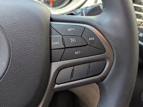 Used 2020 Jeep Cherokee Latitude Plus AWD/4WD image 12