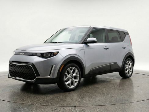 Used 2025 Kia Soul LX w/ LX Technology Package image 3