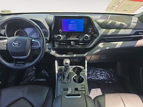 Certified 2024 Toyota Highlander XSE FWD image 10
