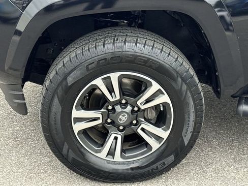 Used 2019 Toyota Tacoma TRD Sport AWD/4WD image 22