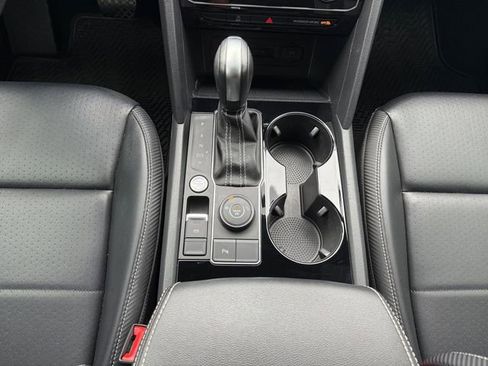 Used 2022 Volkswagen Atlas Cross Sport SE image 11