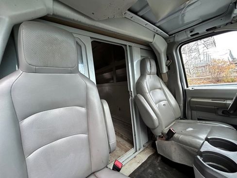 Used 2017 Ford E-350 and Econoline 350 Super Duty w/ Power Windows & Locks Group image 37