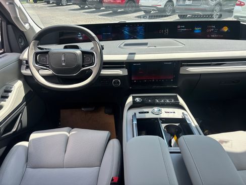 New 2026 Lincoln Navigator Premiere AWD/4WD image 28