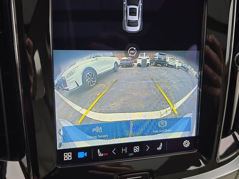 Used 2023 Volvo S60 T8 Plus image 17