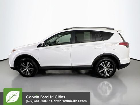 Used 2017 Toyota RAV4 XLE FWD image 6